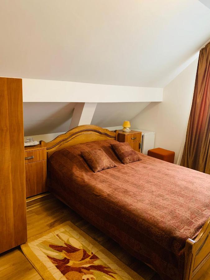 Alex & Maria Hotel Carpinisu Luaran gambar