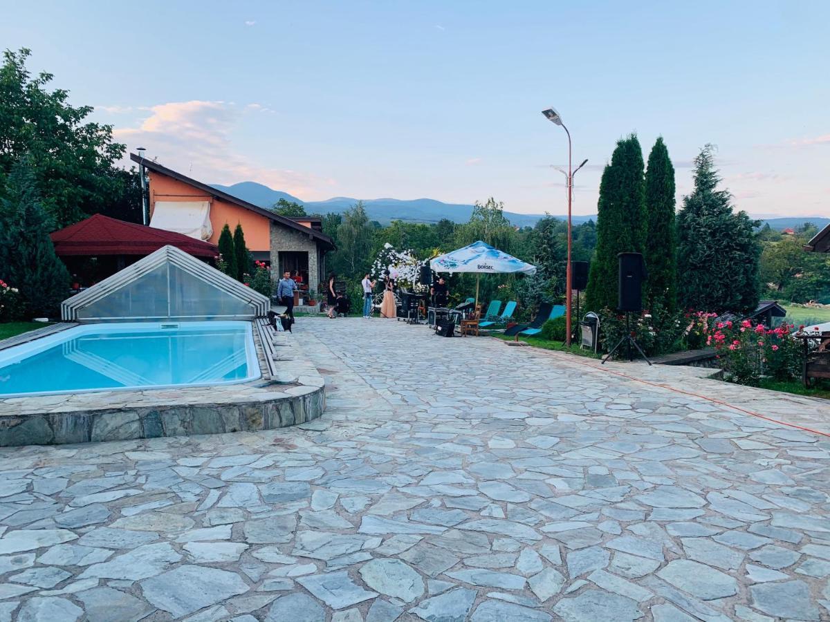 Alex & Maria Hotel Carpinisu Luaran gambar