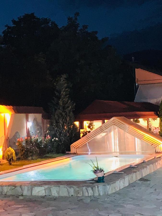Alex & Maria Hotel Carpinisu Luaran gambar