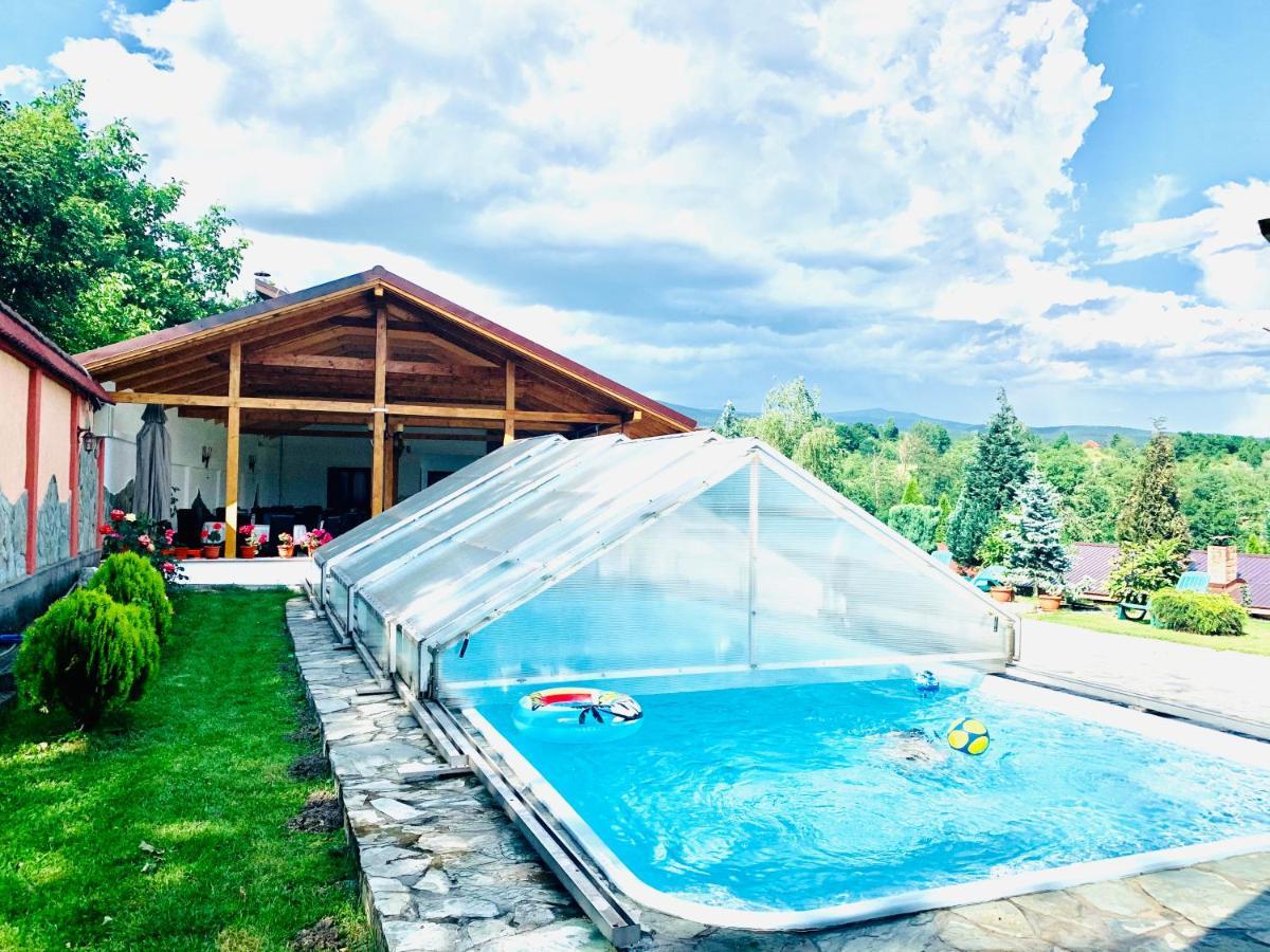 Alex & Maria Hotel Carpinisu Luaran gambar